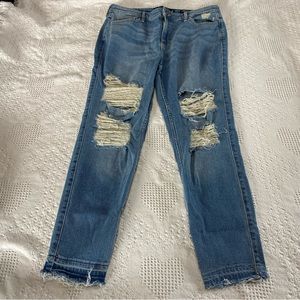 Hollister HiRise Super Skinny Vintage Stretch Distressed Jeans (11R)